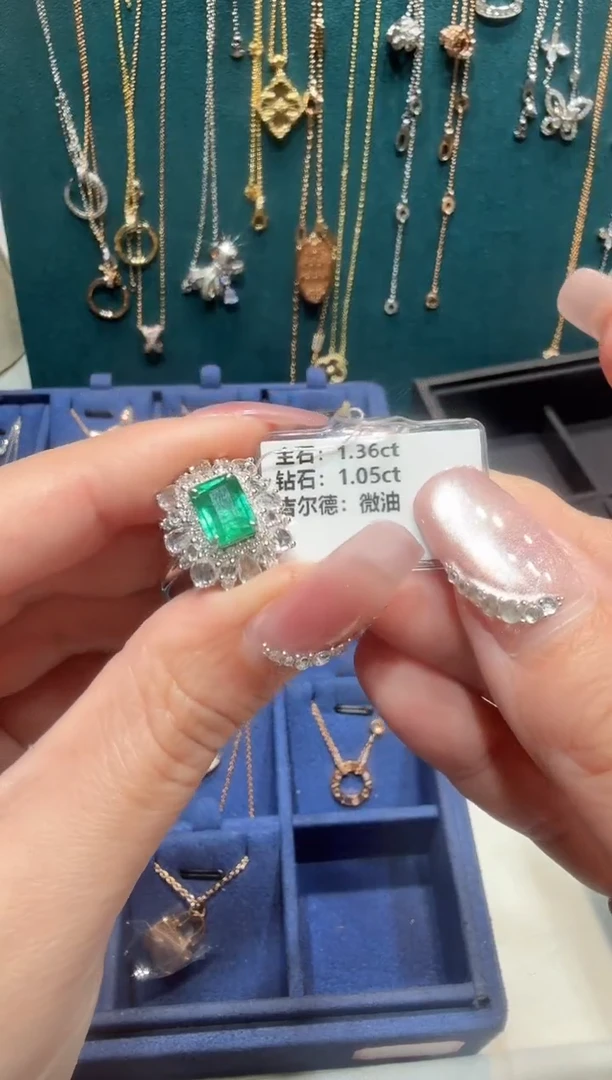 18K金镶嵌.祖母绿祖母绿戒指cy