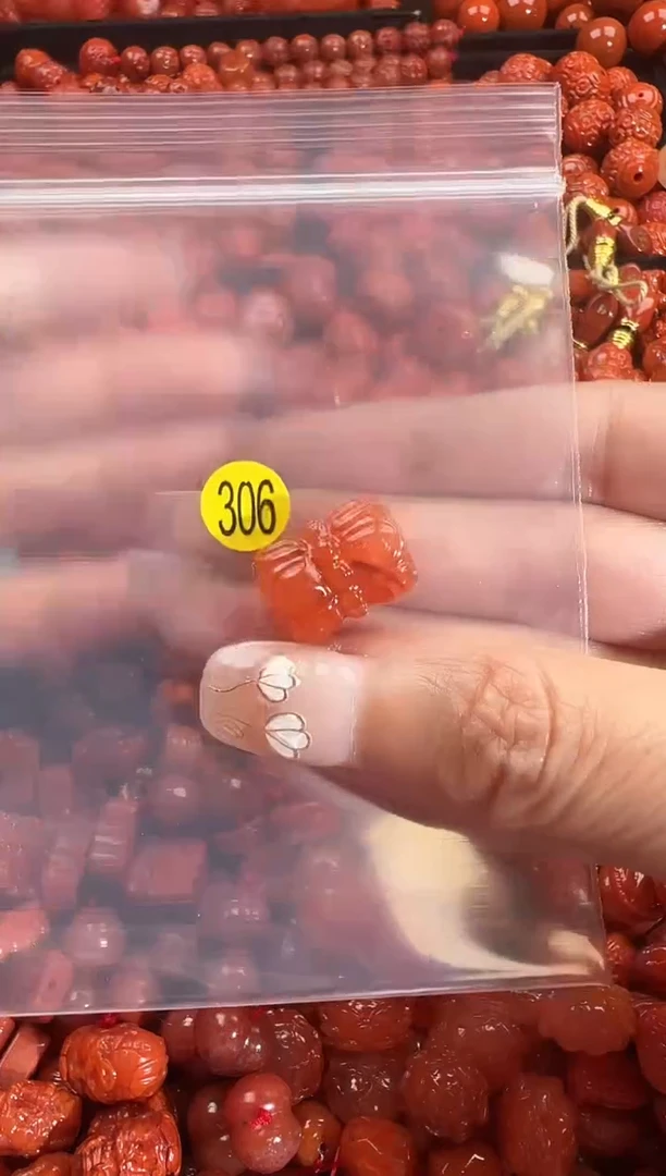 颈饰未镶嵌南红玛瑙1