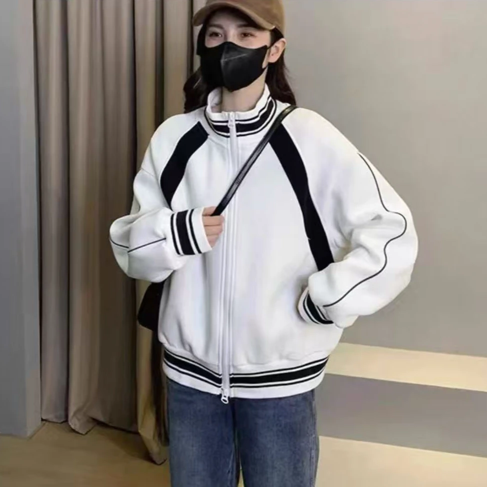 8969-短款棒球服女2025款爆款(白色)