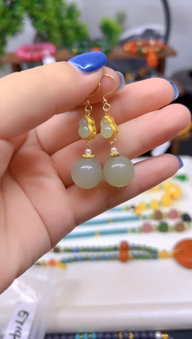 14K金镶嵌和田玉耳饰E714