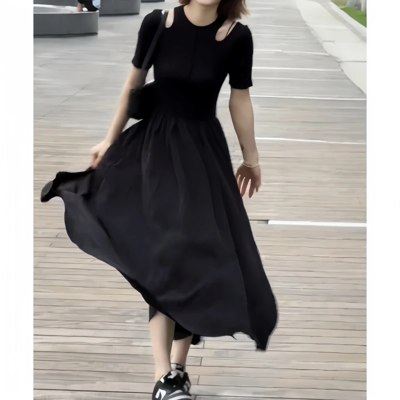 秋季时尚设计款挂脖极简风小黑裙极简风收腰显瘦设计感开叉连衣裙
