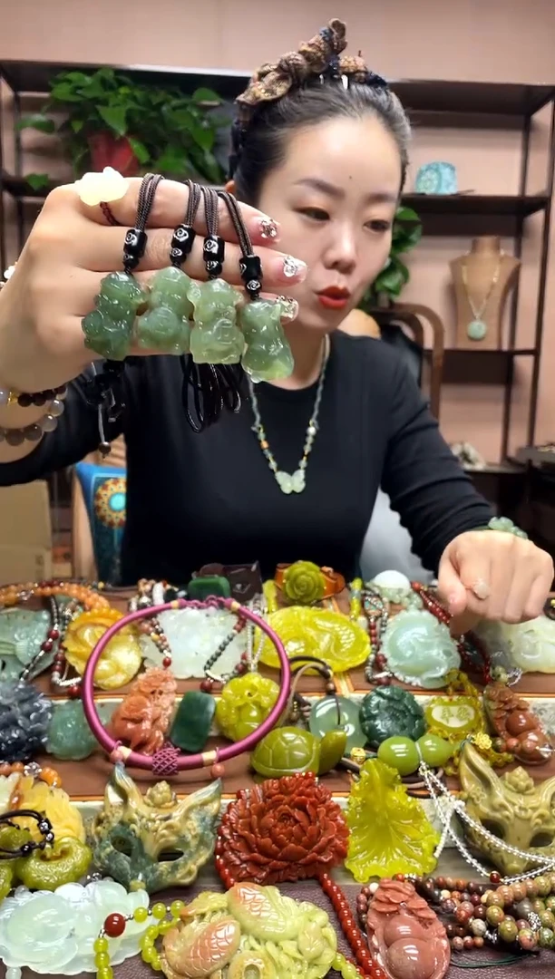 未镶嵌岫玉吊坠多样性发货发其中之一