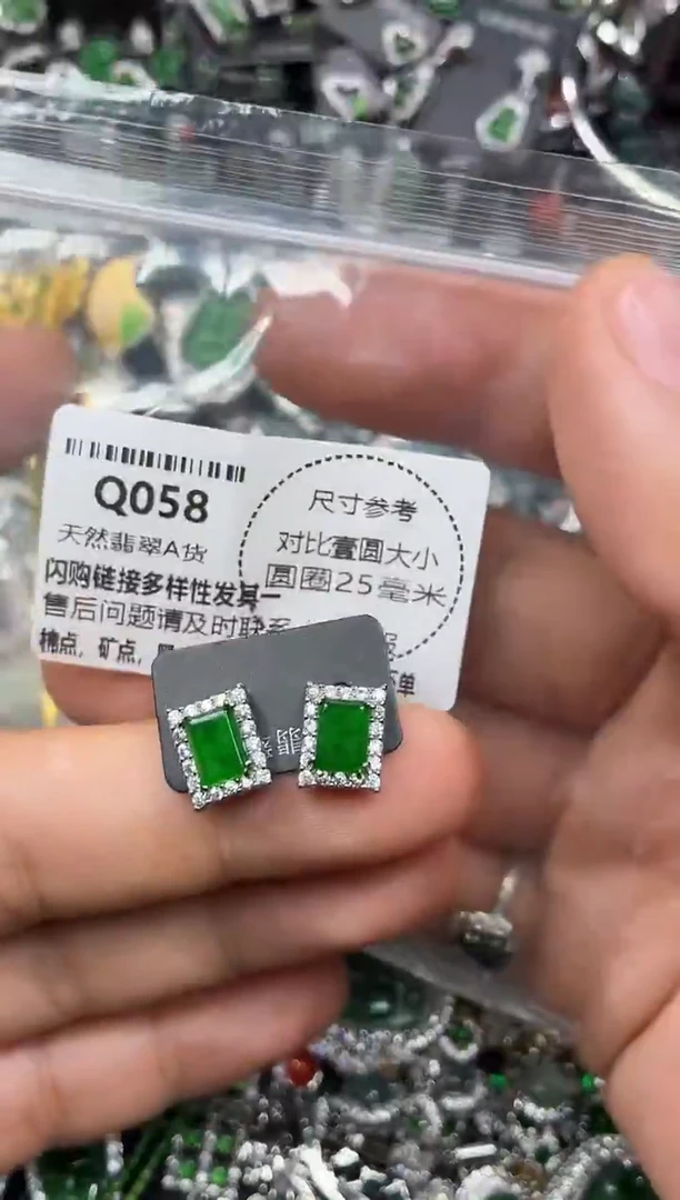 颈饰未镶嵌翡翠Q058耳钉