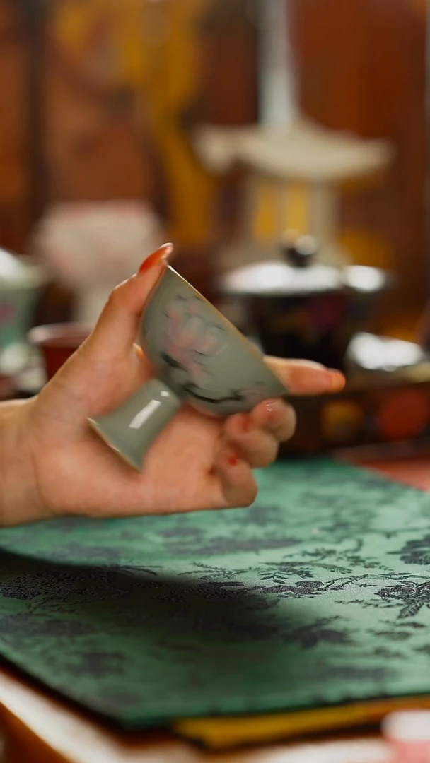 手绘玉兰花高足杯