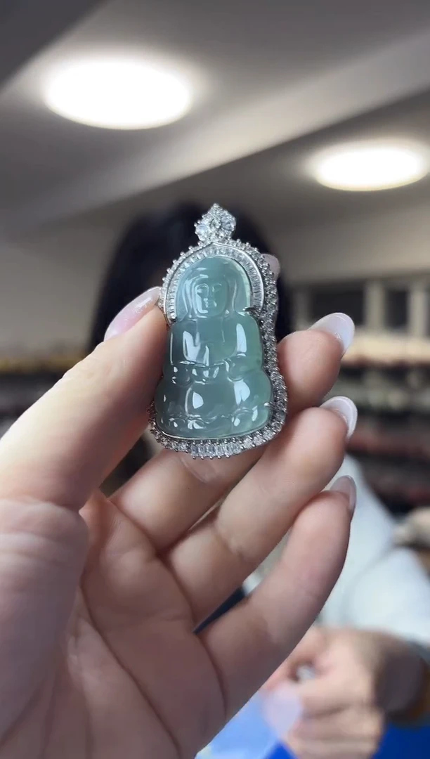 颈饰未镶嵌翡翠（多样性发一件）