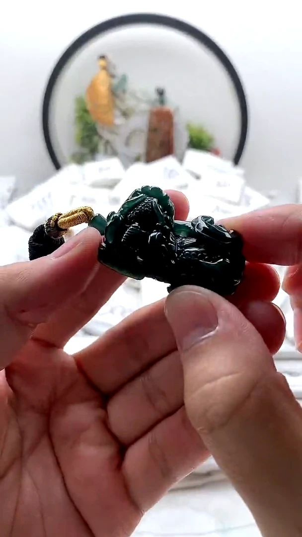 颈饰未镶嵌翡翠貔貅
