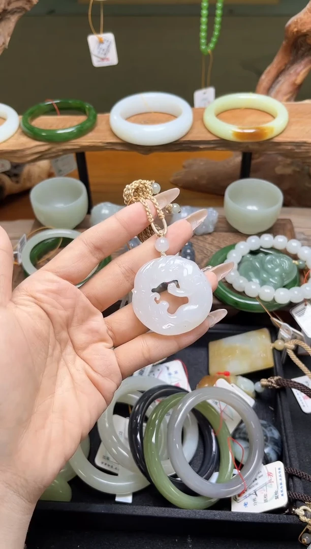 吊坠(不含链)未镶嵌和田玉黑山料 九尾狐 9013680