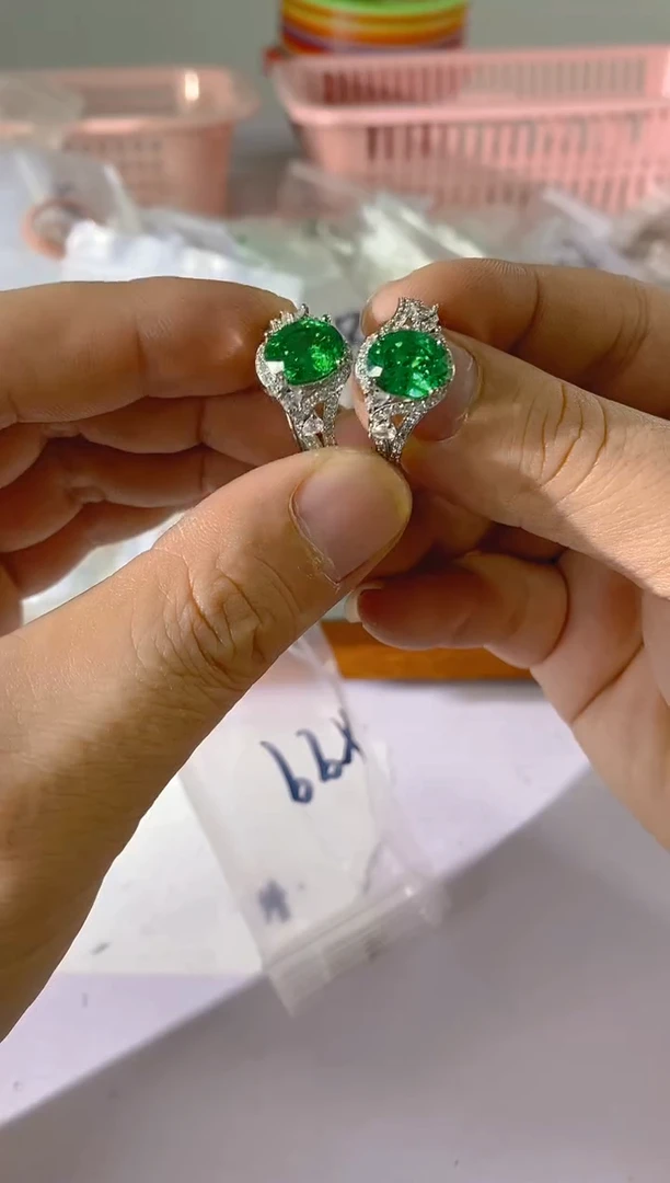 【闪购商品】水晶颈饰银S925镶嵌X99红宝，蓝宝，多样性发一件赠链