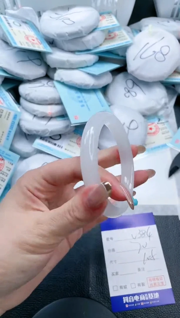 【闪购商品】石英质玉手镯未镶嵌21V384-59