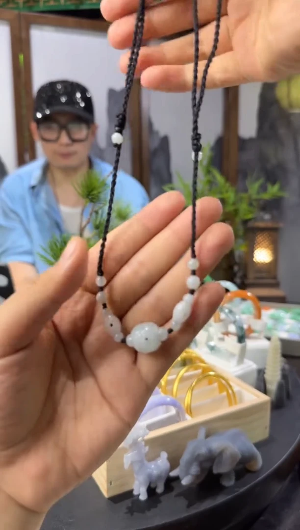翡翠未镶嵌颈饰吊坠