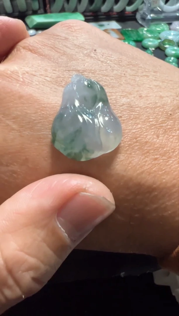 【闪购商品】翡翠挂件未镶嵌飘花白菜