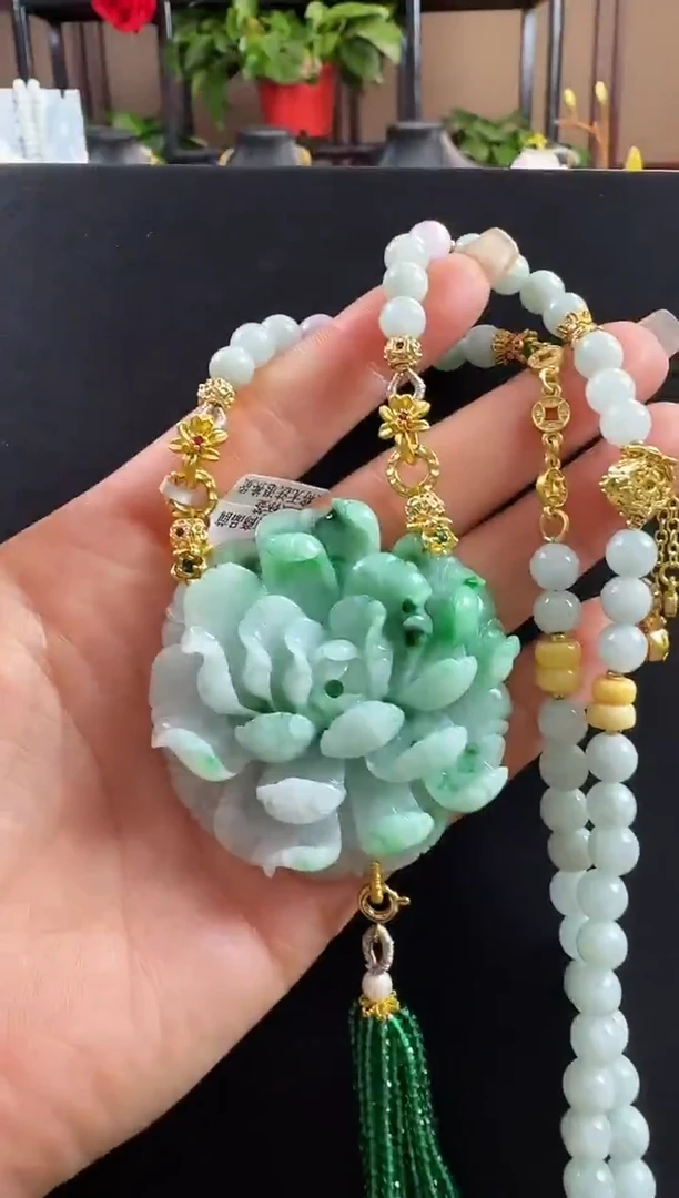 颈饰未镶嵌翡翠花牌