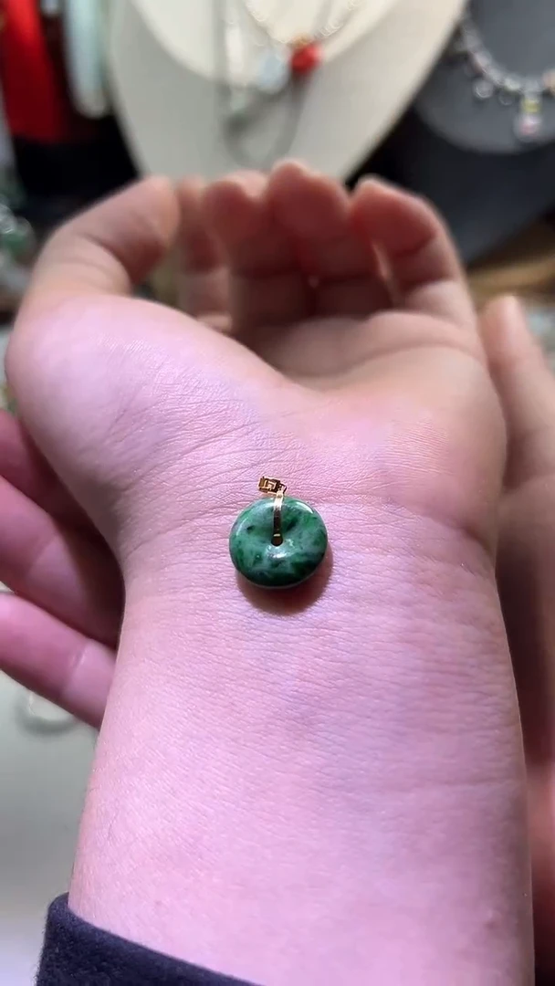 【闪购商品】翡翠颈饰未镶嵌平安扣660