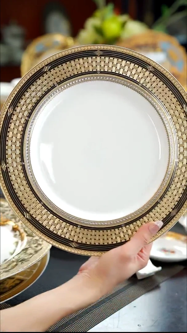 瓷片10.5英寸平盘1个