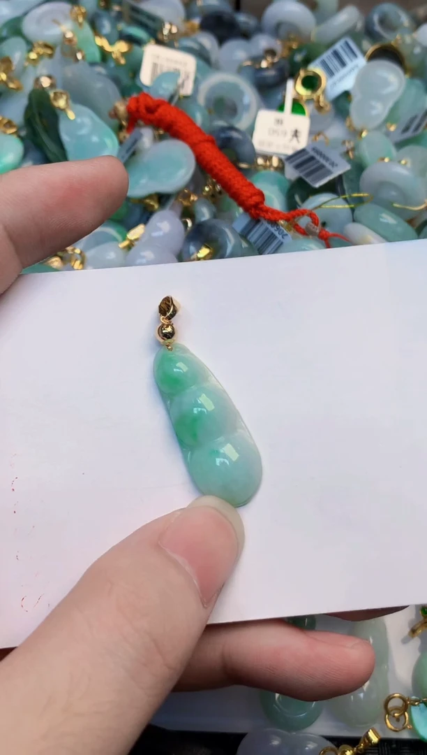 翡翠未镶嵌吊坠(不含链)1