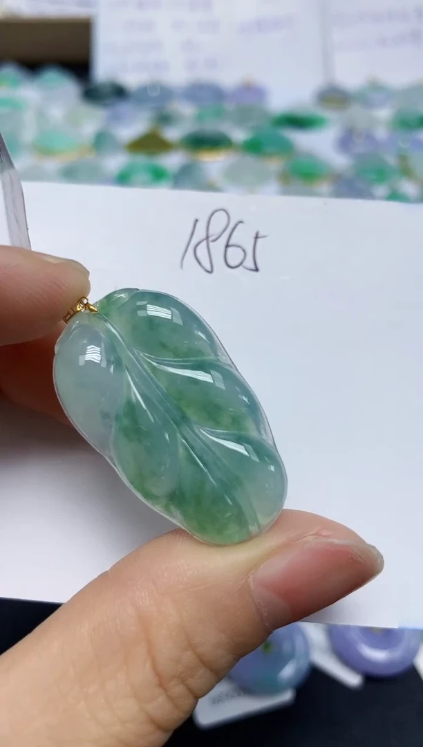 翡翠18K金镶嵌颈饰天然缅甸翡翠A货