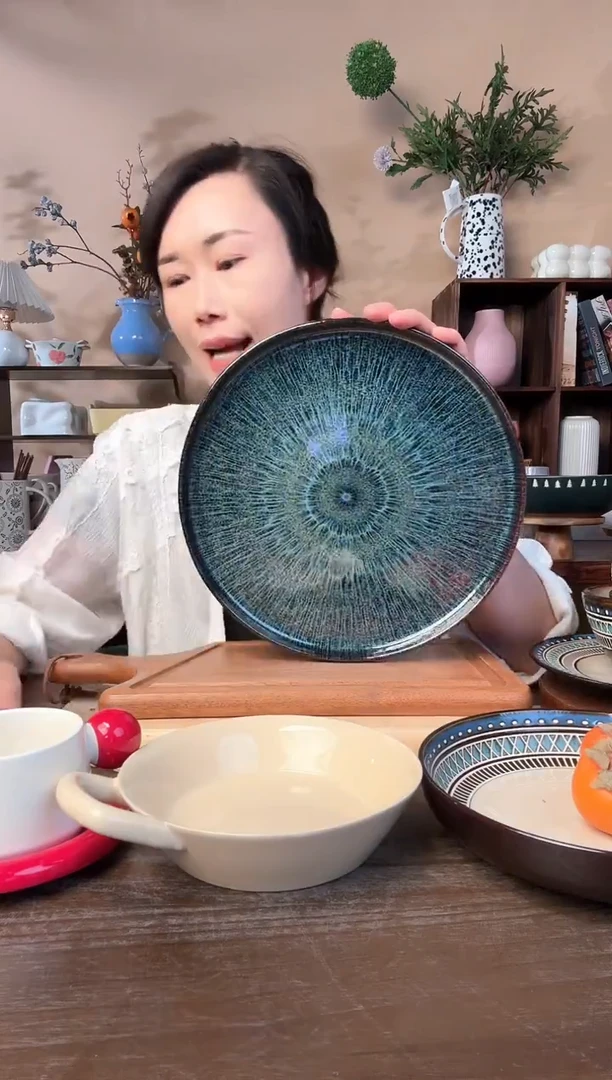 10.5英寸窑变蓝线条大平盘微瑕