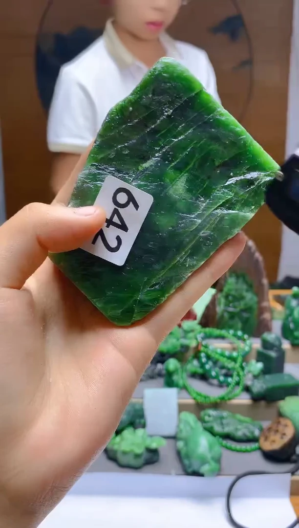 和田玉（碧玉）未镶嵌珠宝半成品1