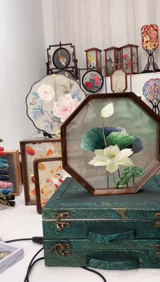 扇子苏绣作品手工摆台