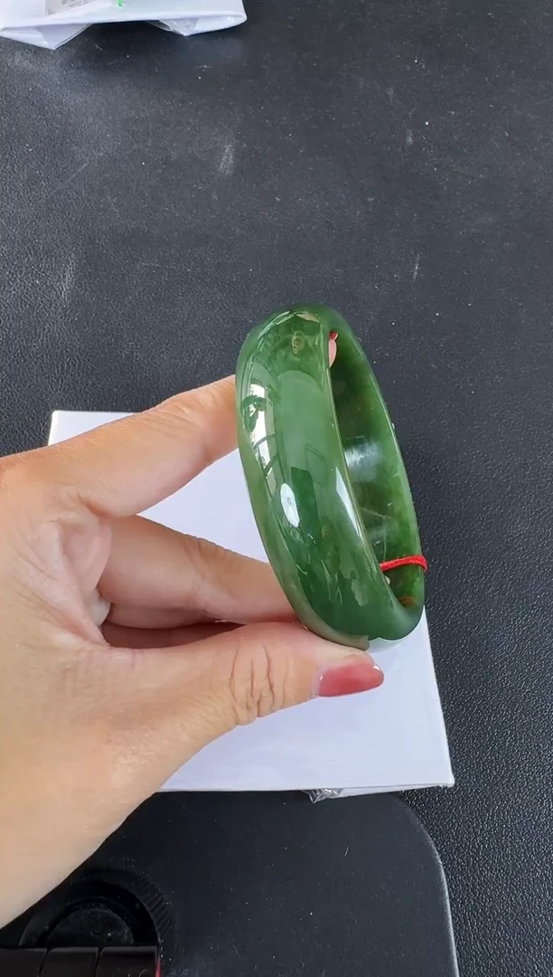 颈饰未镶嵌和田玉（碧玉）手镯约59.6*18*8MM