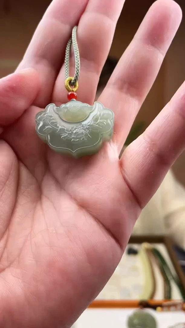 和田玉未镶嵌吊坠(不含链)1