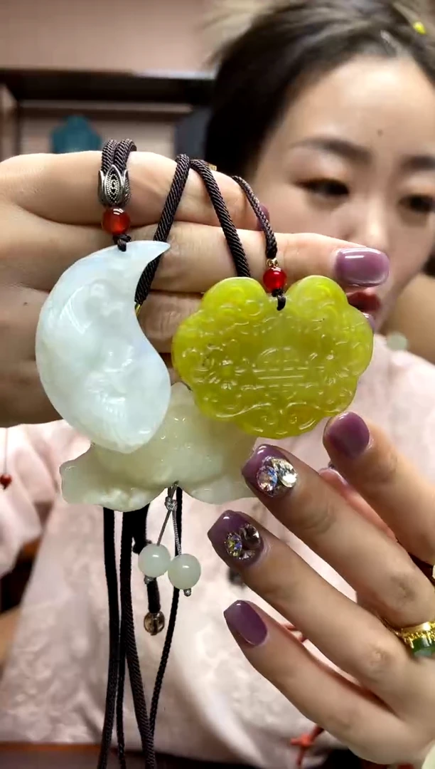 岫玉未镶嵌吊坠·