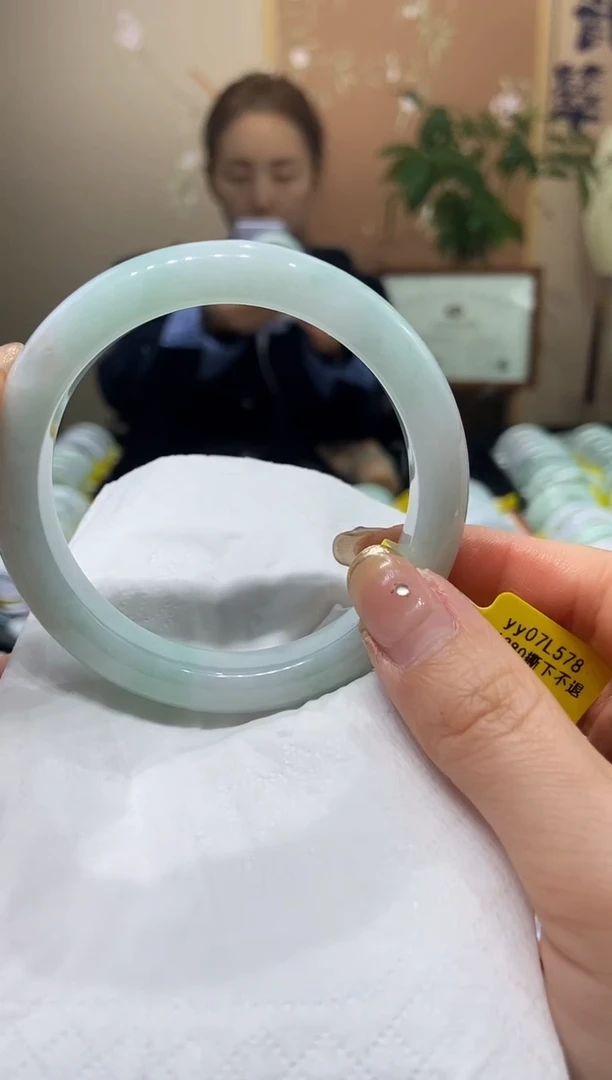 【闪购商品】翡翠手镯未镶嵌57.8圈口