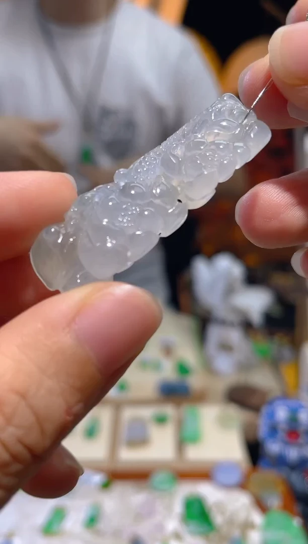 翡翠未镶嵌颈饰莲花