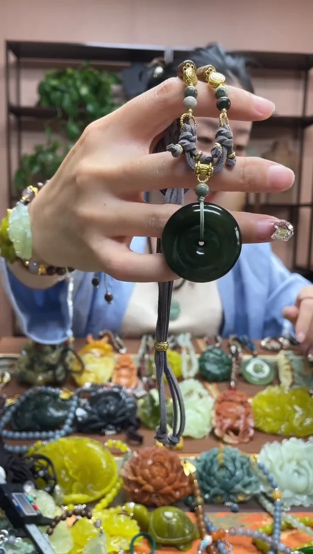 未镶嵌岫玉吊坠多样性发货发其中之一