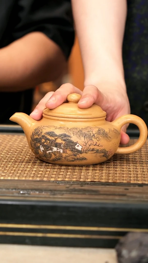 茶壶紫砂CHR30《仿古》黄金段