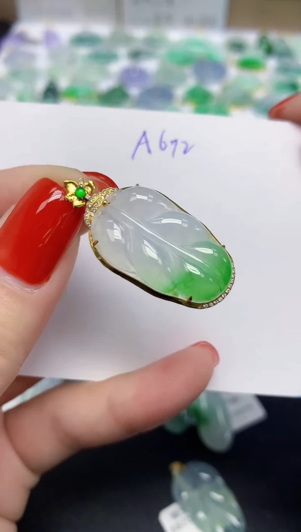 颈饰18K金镶嵌翡翠天然缅甸翡翠A货翡翠百元以上9元证书费自理