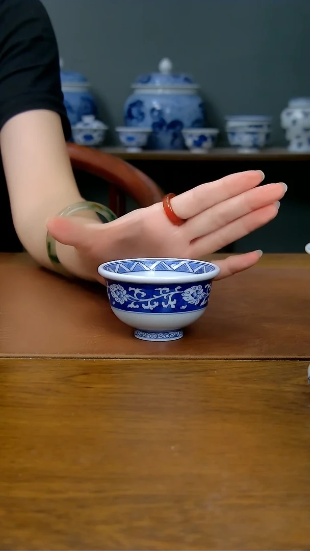 陶瓷莲花小压手杯（气窑）