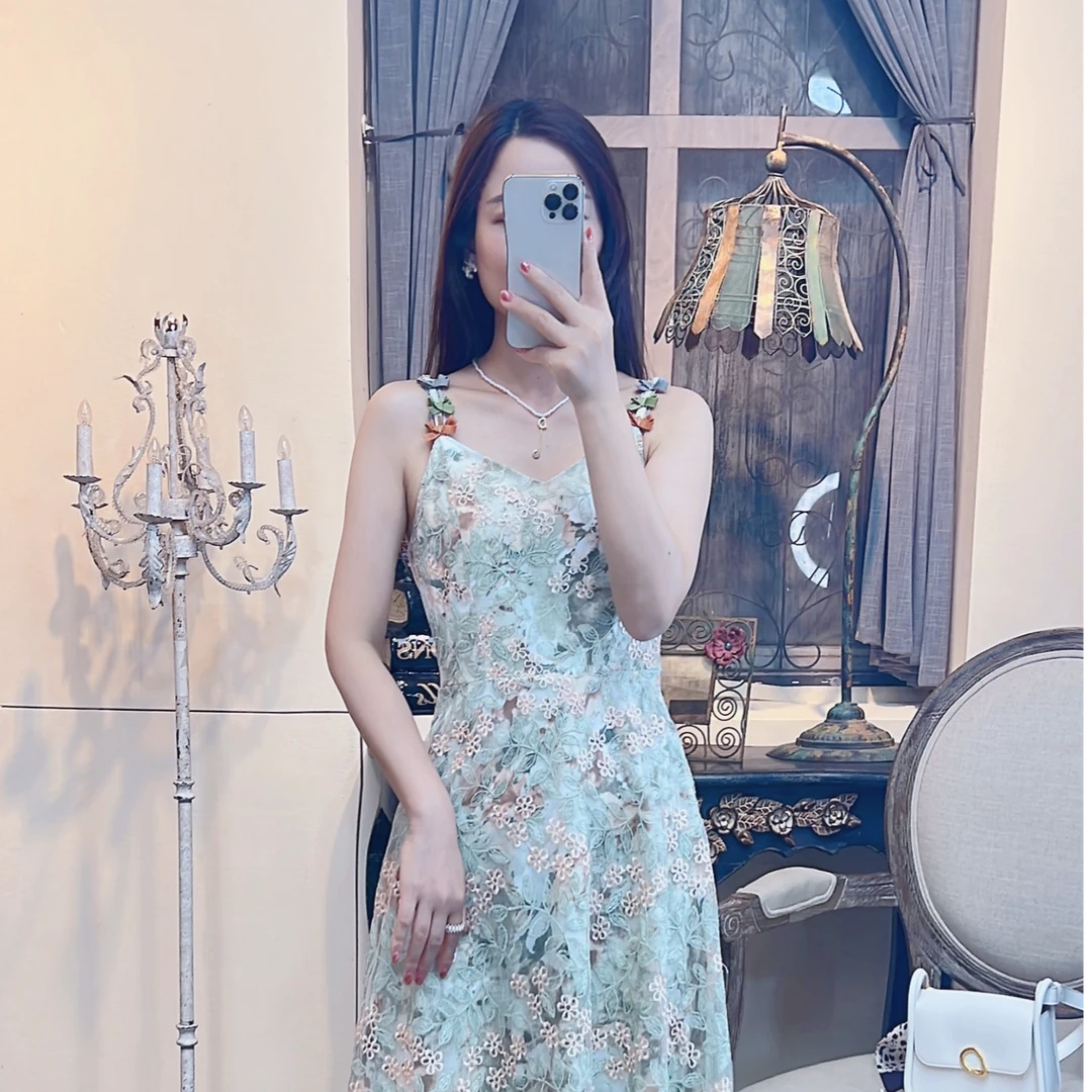 【定制款】夏季时尚刺绣雕花法式v领甜美收腰显瘦气质款a字吊带裙