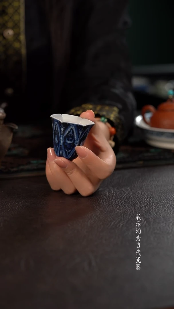 洪印慕明蓝地凤鸟瑞兽小六方玉兰杯