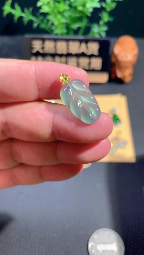 颈饰18K金镶嵌翡翠翡翠