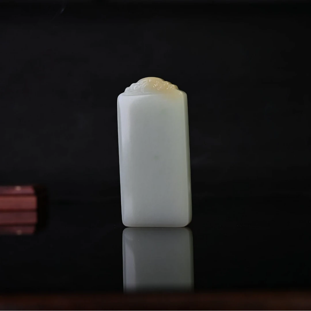 孤品天然保真和田玉新疆且末料一口蜂蜜糖祥云牌头双面雕工无事牌