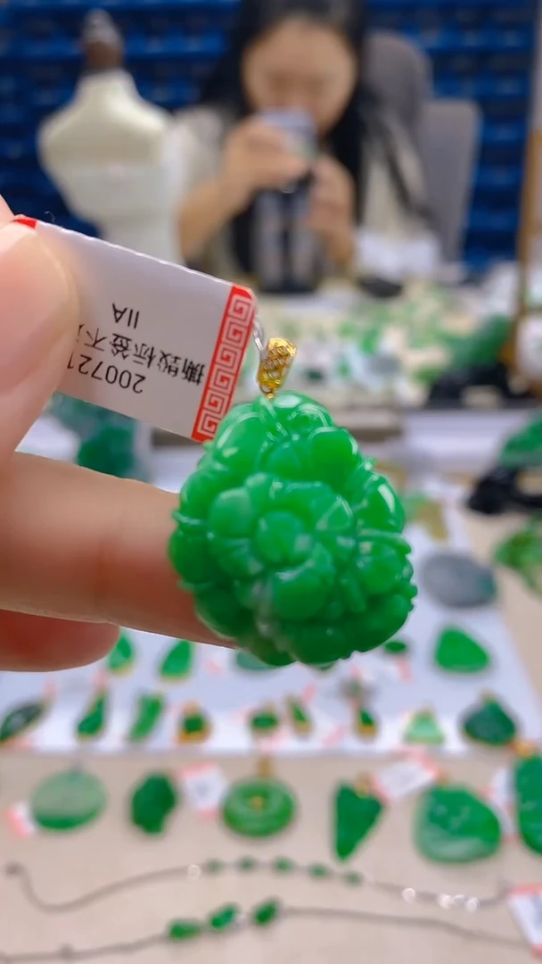 颈饰18K金镶嵌翡翠新号开播 全场乱卖