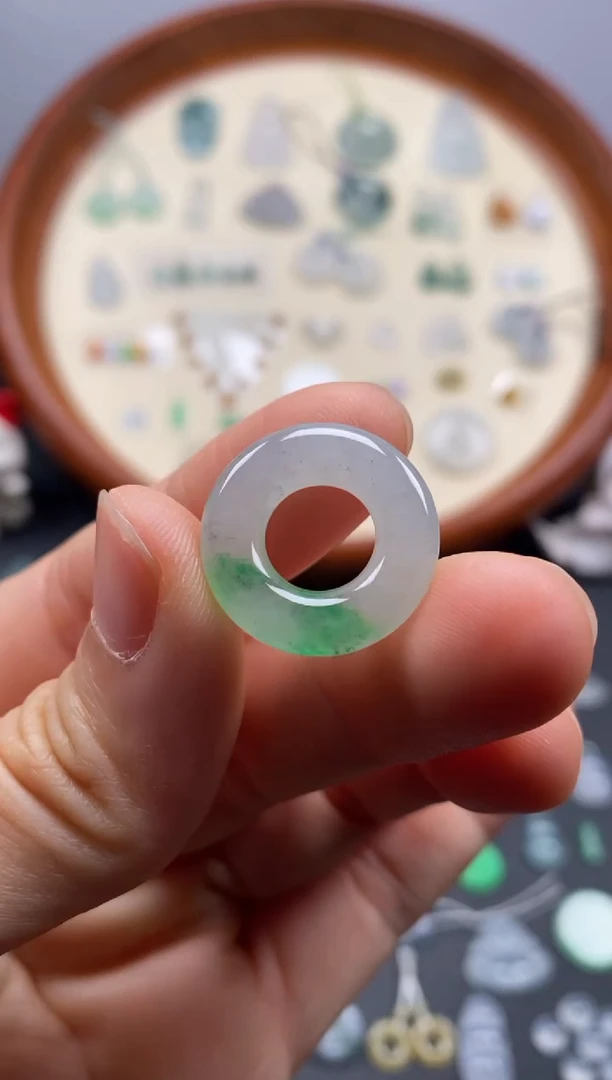 颈饰未镶嵌翡翠飘緑圈圈/芬