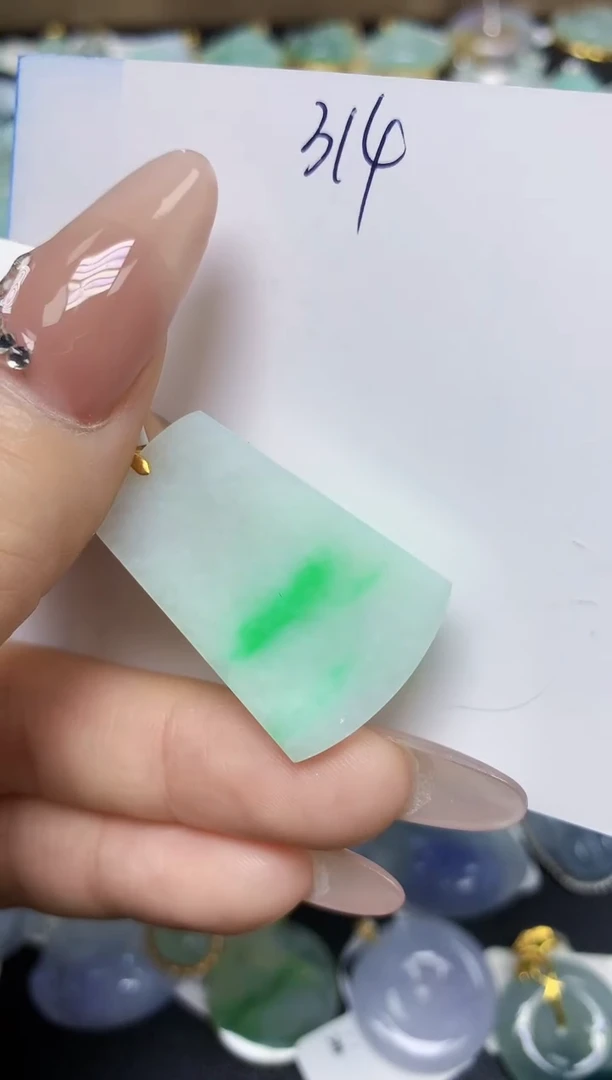 翡翠18K金镶嵌颈饰天然翡翠A货