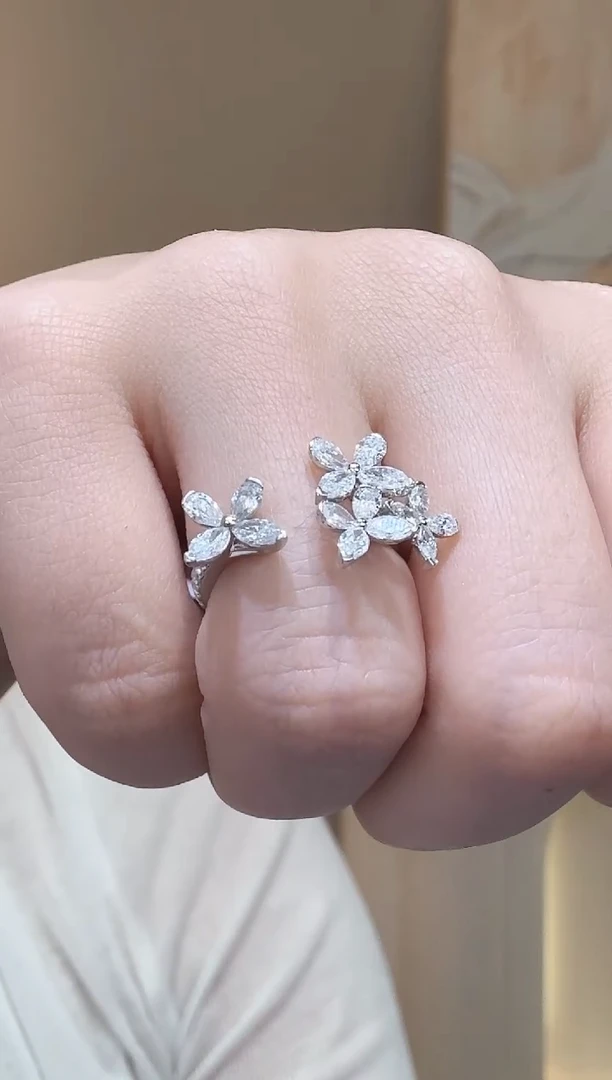 18K金镶嵌实验室培育钻石蝴蝶戒指