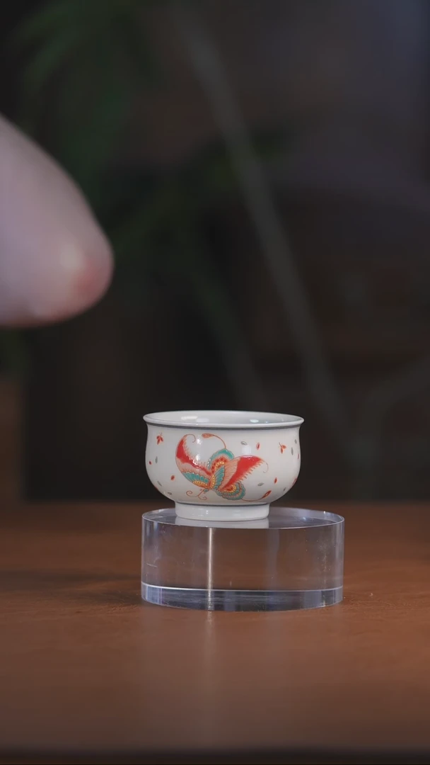 红绿彩釉蝴蝶卢士杯