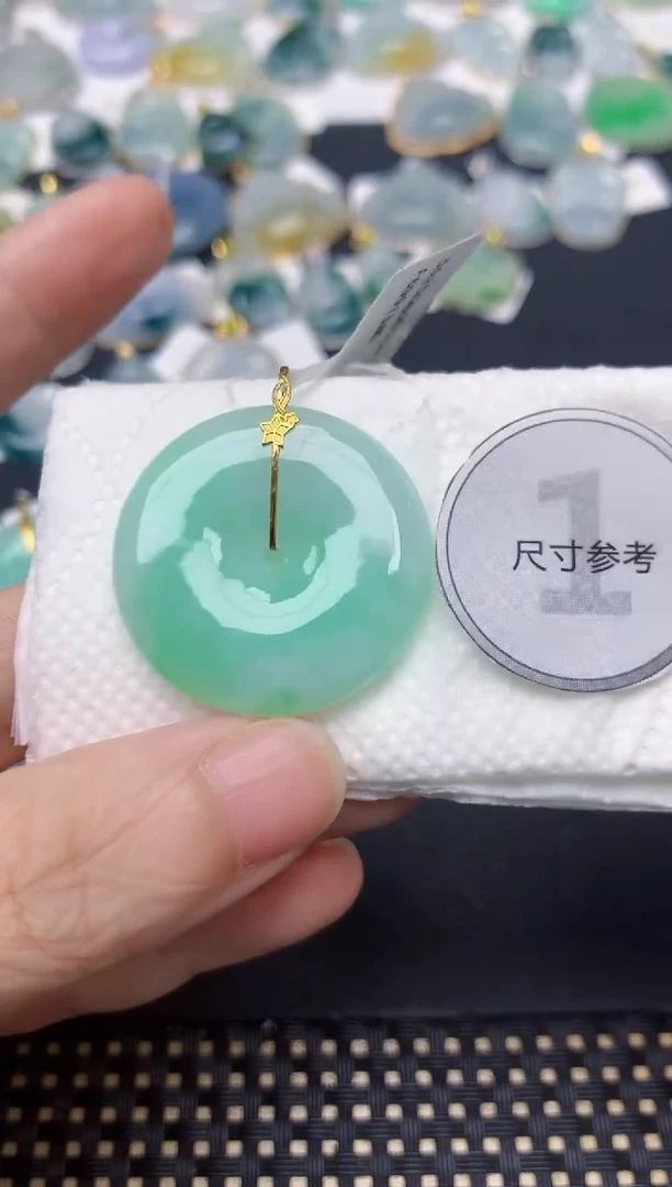 颈饰18K金镶嵌翡翠天然缅甸A货翡翠