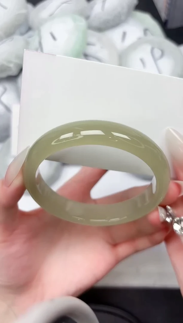 未镶嵌手镯石英质玉20-62.4