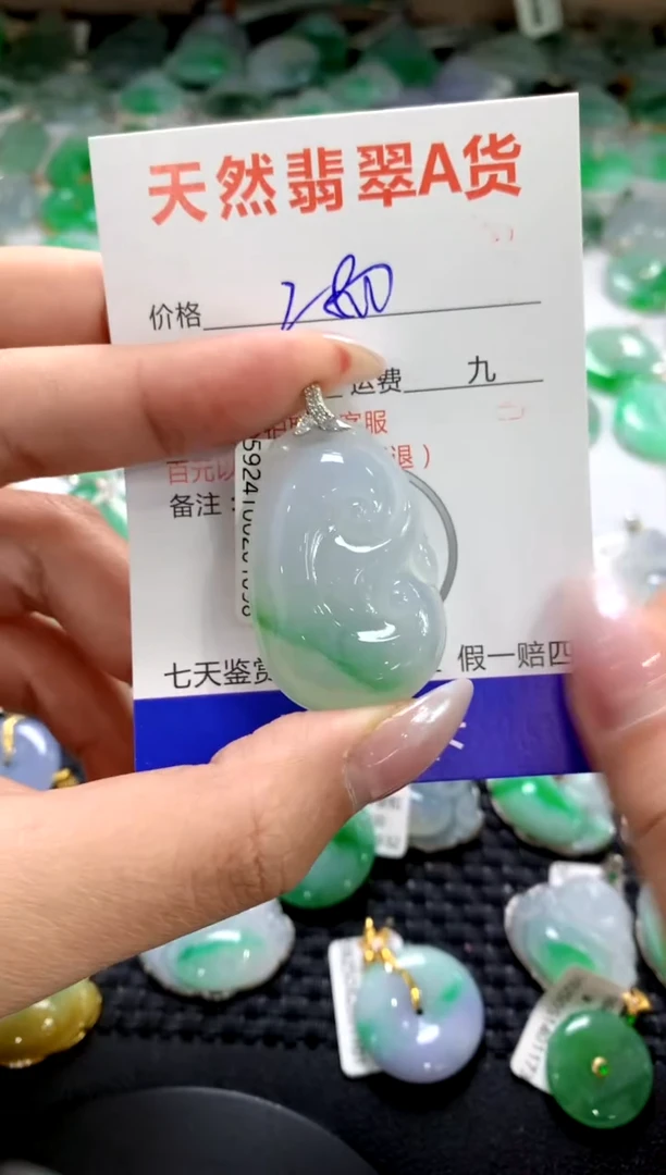 颈饰18K金镶嵌翡翠1111111111111111
