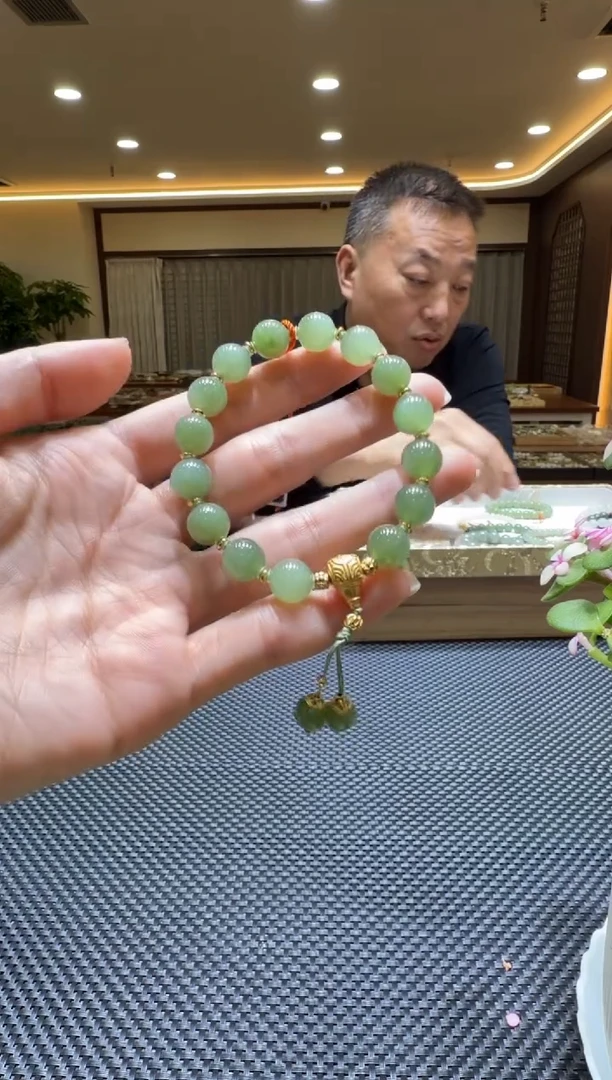 颈饰未镶嵌和田玉手串
