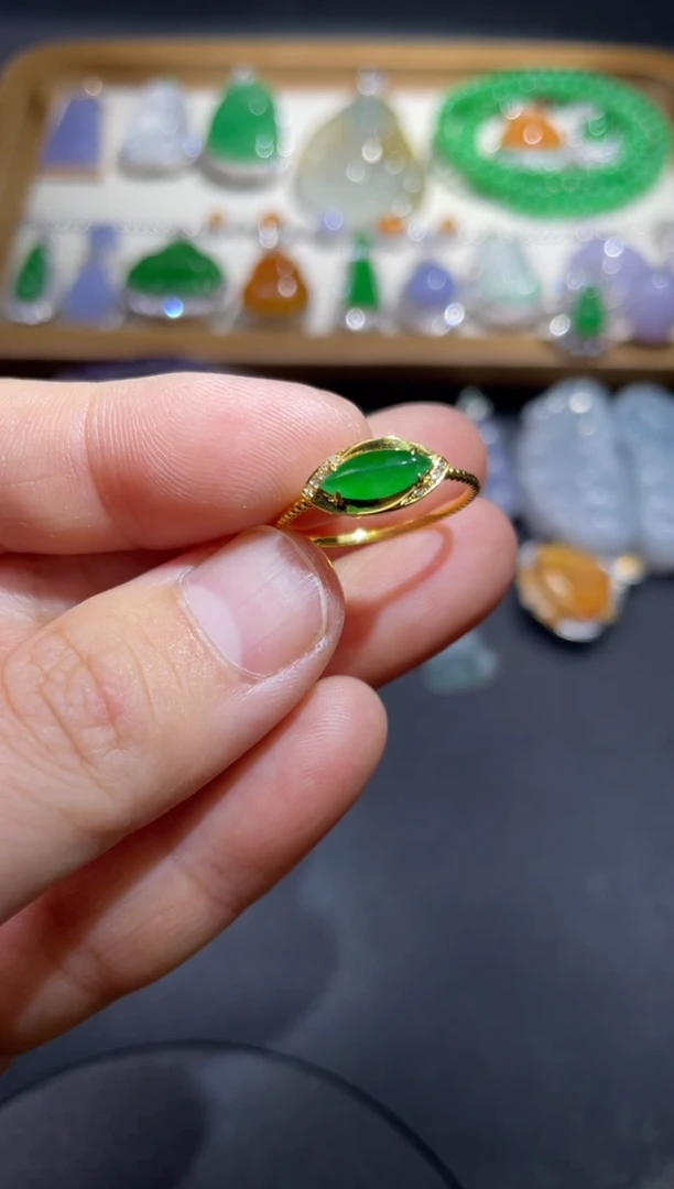 翡翠戒指18K金镶嵌27.......