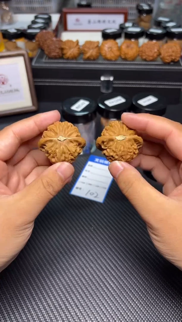 文玩核桃把件102宫灯