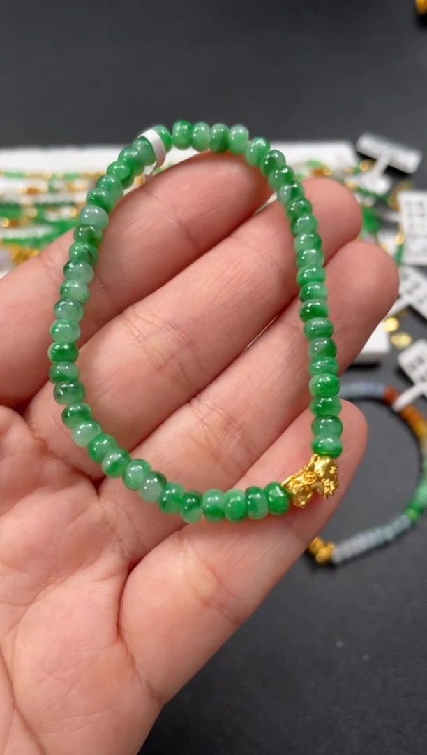 足金镶嵌手串翡翠一条   P552