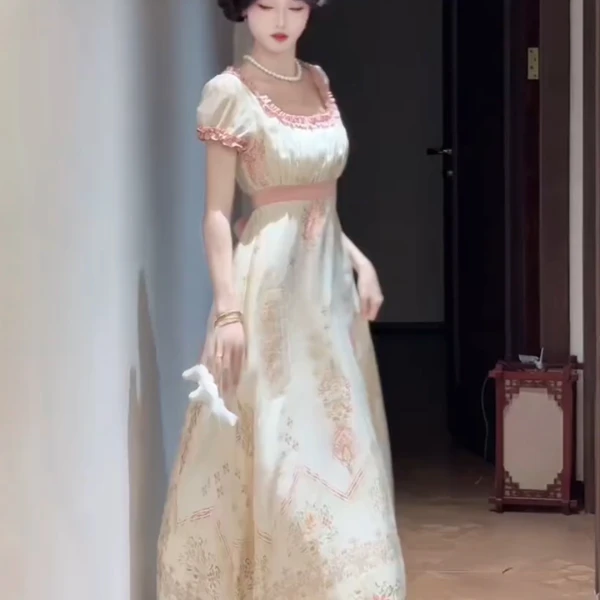 法式高级感方领碎花连衣裙子女夏季2025新款海边度假气质收腰长裙