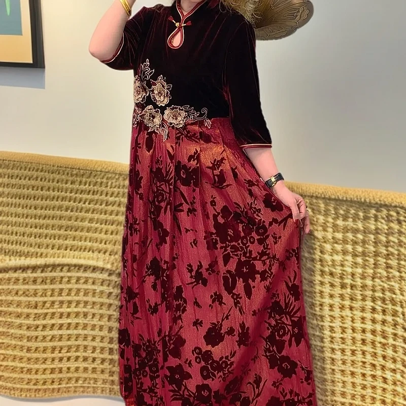 大妈新款高级感气质修身显瘦胸针礼服连衣蕾丝碎花时尚夏季复古